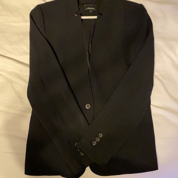 Twist on your classic black blazer - Picture 4 of 4